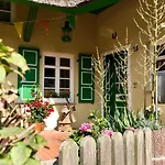 Im Reetdachhaus בית נופש