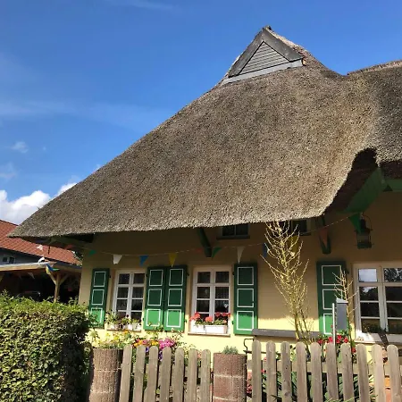 Im Reetdachhaus Feriehus Wustrow (Fischland)