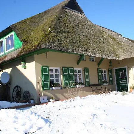 Im Reetdachhaus Дом отдыха Вустров