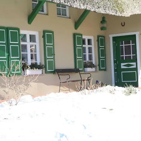 Im Reetdachhaus Дом отдыха Вустров