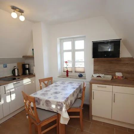 Im Reetdachhaus בית נופש